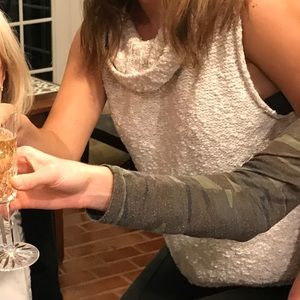 sleeveless knit turtleneck